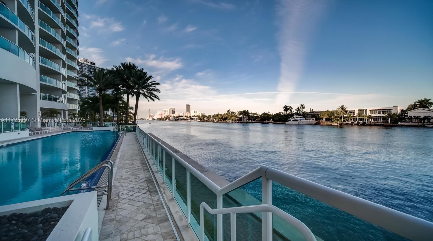 20201 E Country Club Dr Unit: PH2705