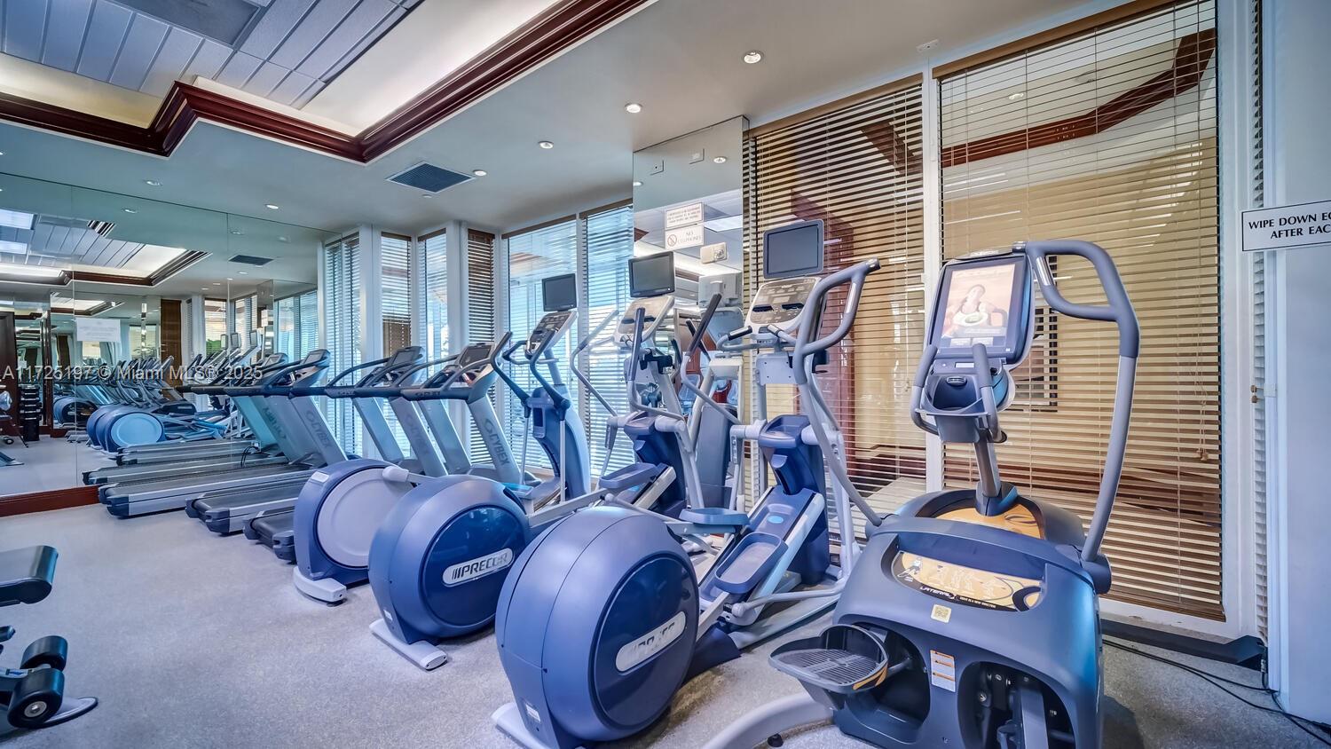 20201 E Country Club Dr Unit: PH2705