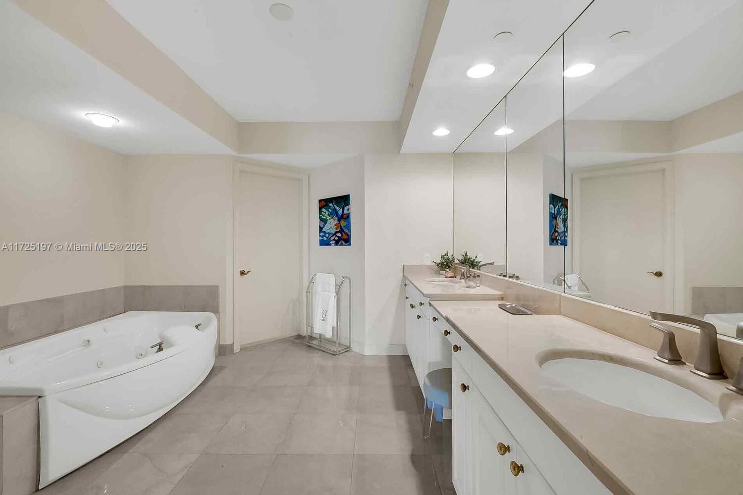 20201 E Country Club Dr Unit: PH2705