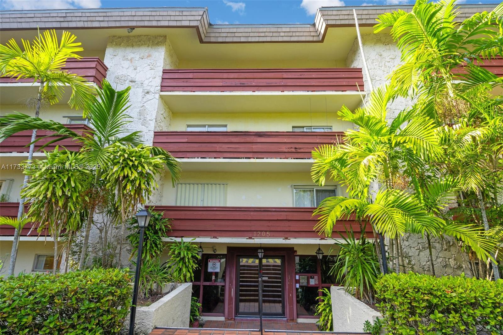 1205 Mariposa Ave # 417