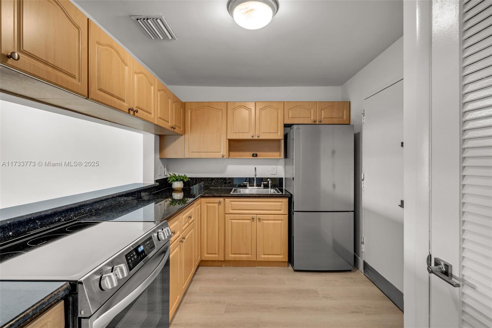 1205 Mariposa Ave # 417