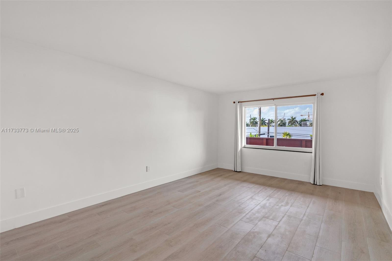 1205 Mariposa Ave # 417