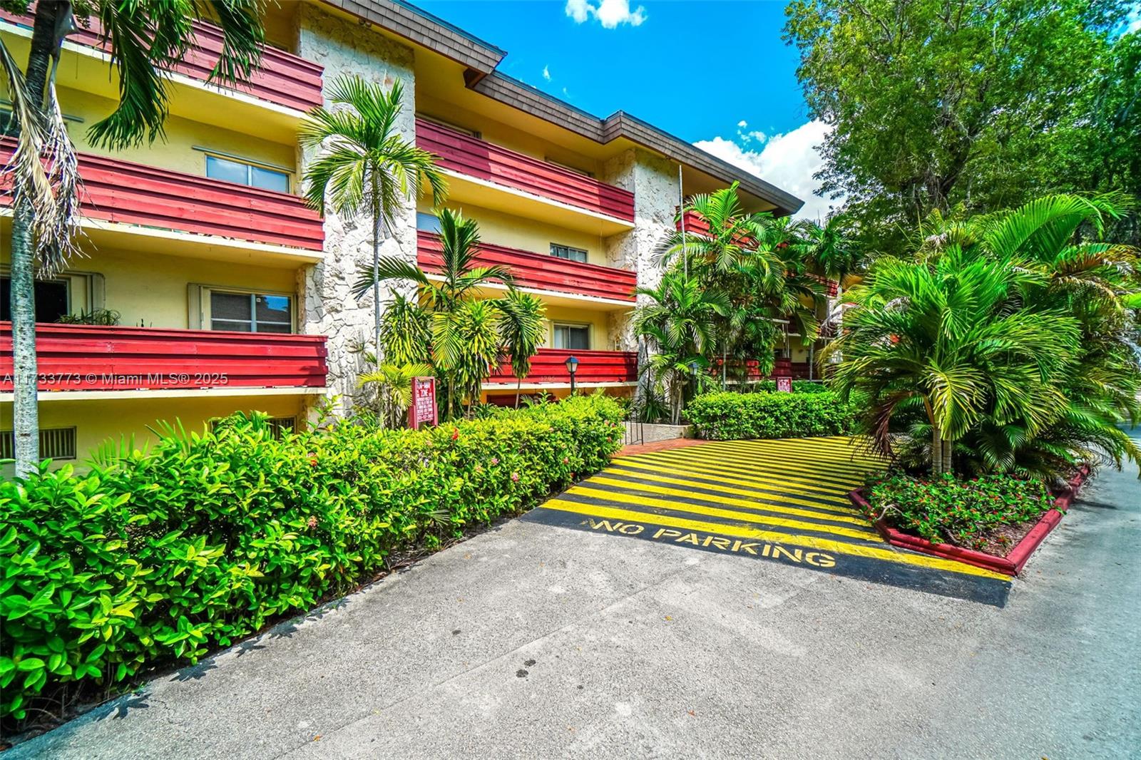 1205 Mariposa Ave # 417