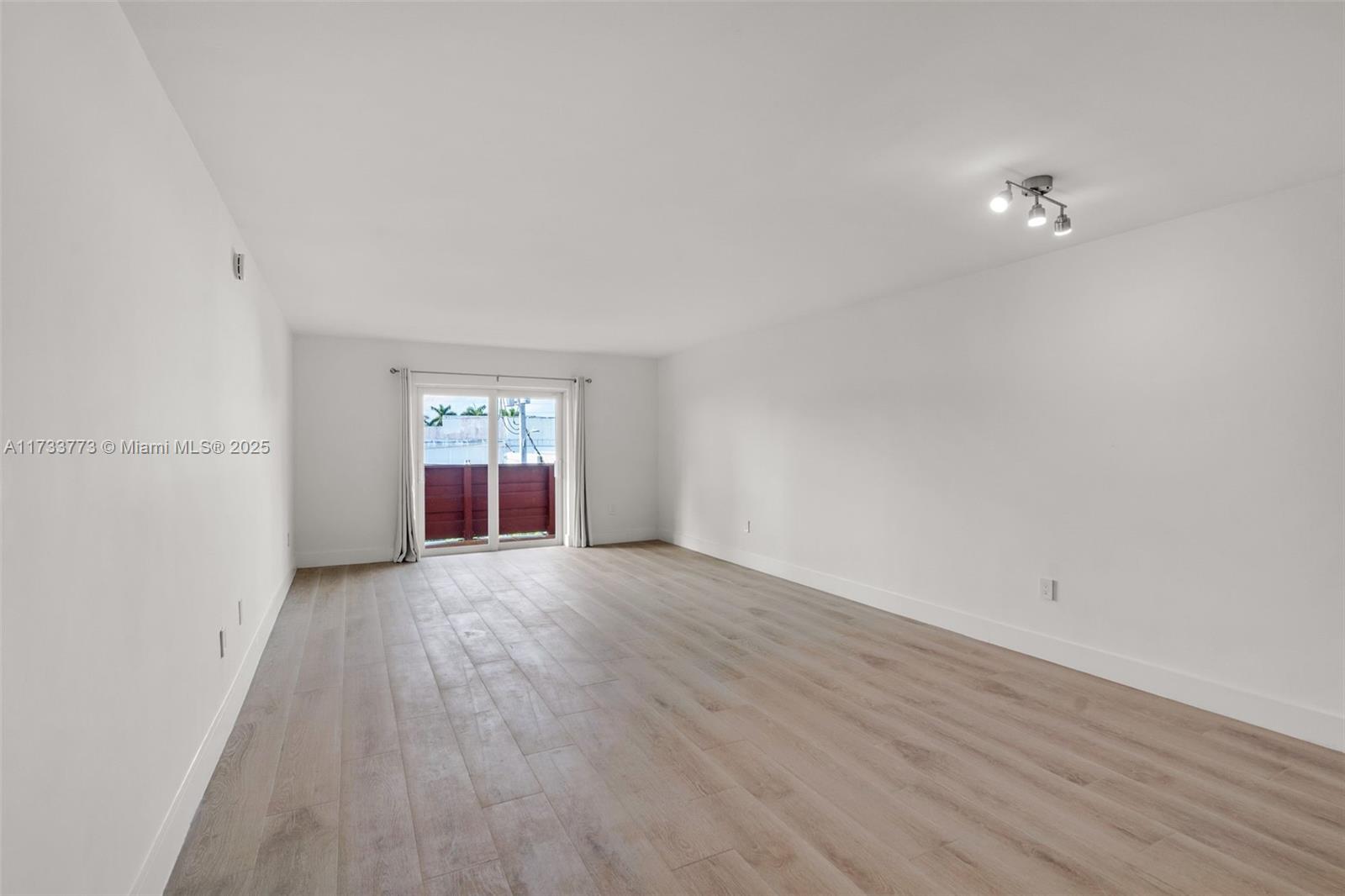 1205 Mariposa Ave # 417