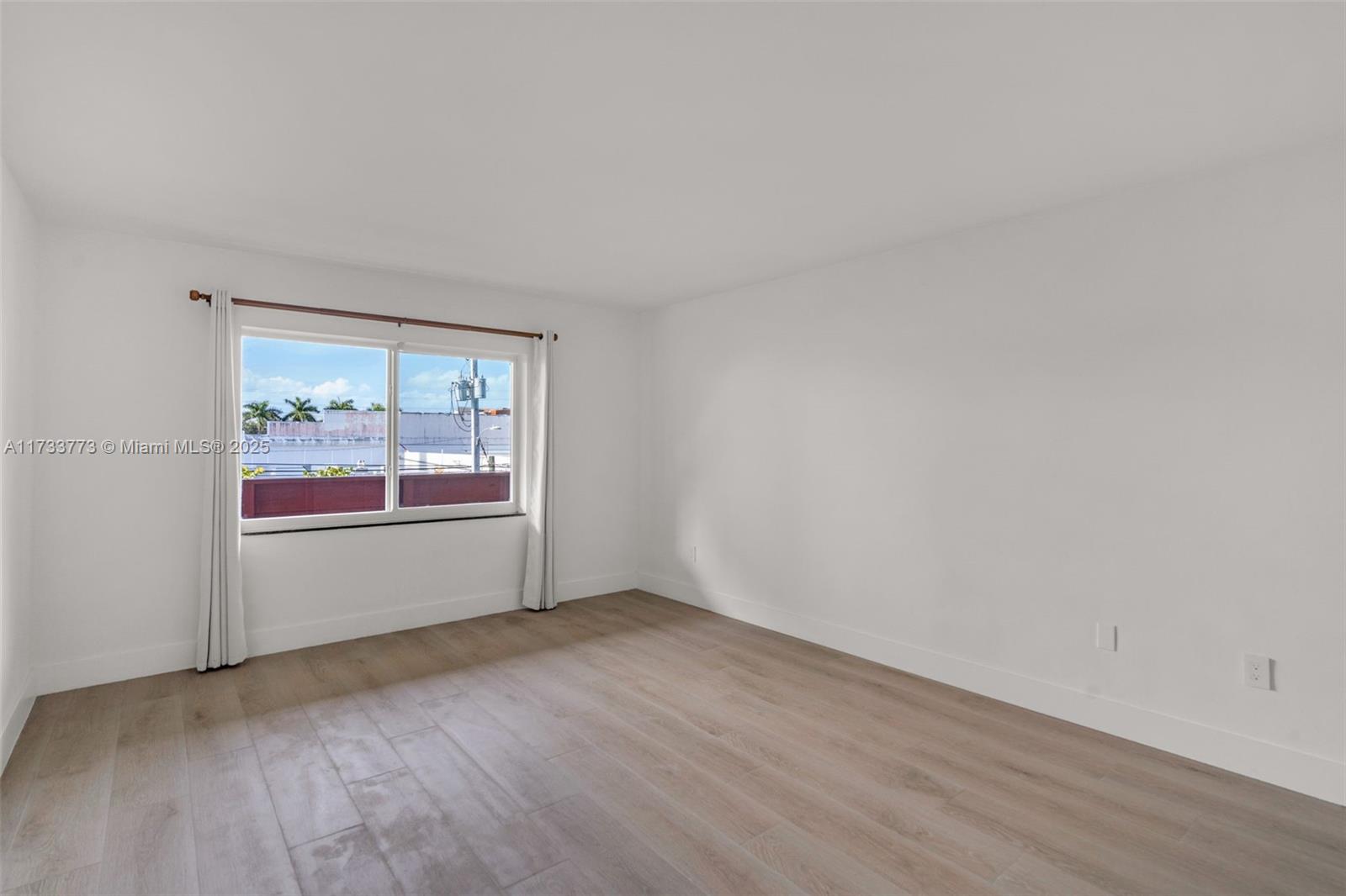 1205 Mariposa Ave # 417