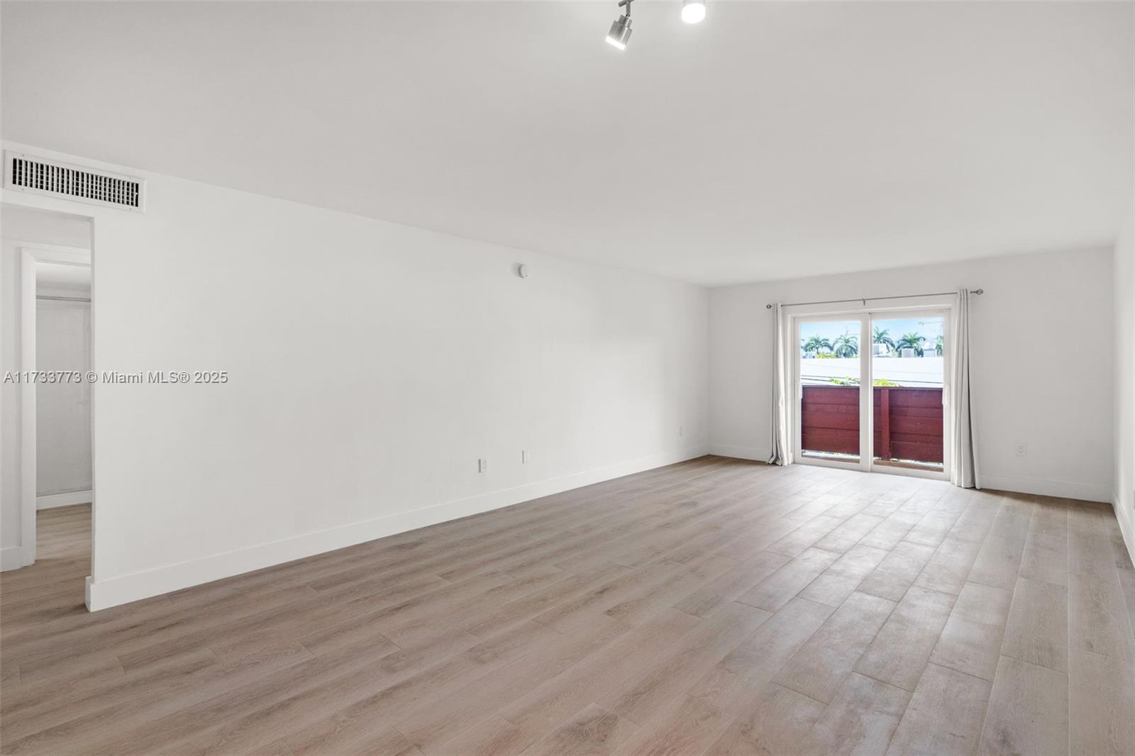 1205 Mariposa Ave # 417