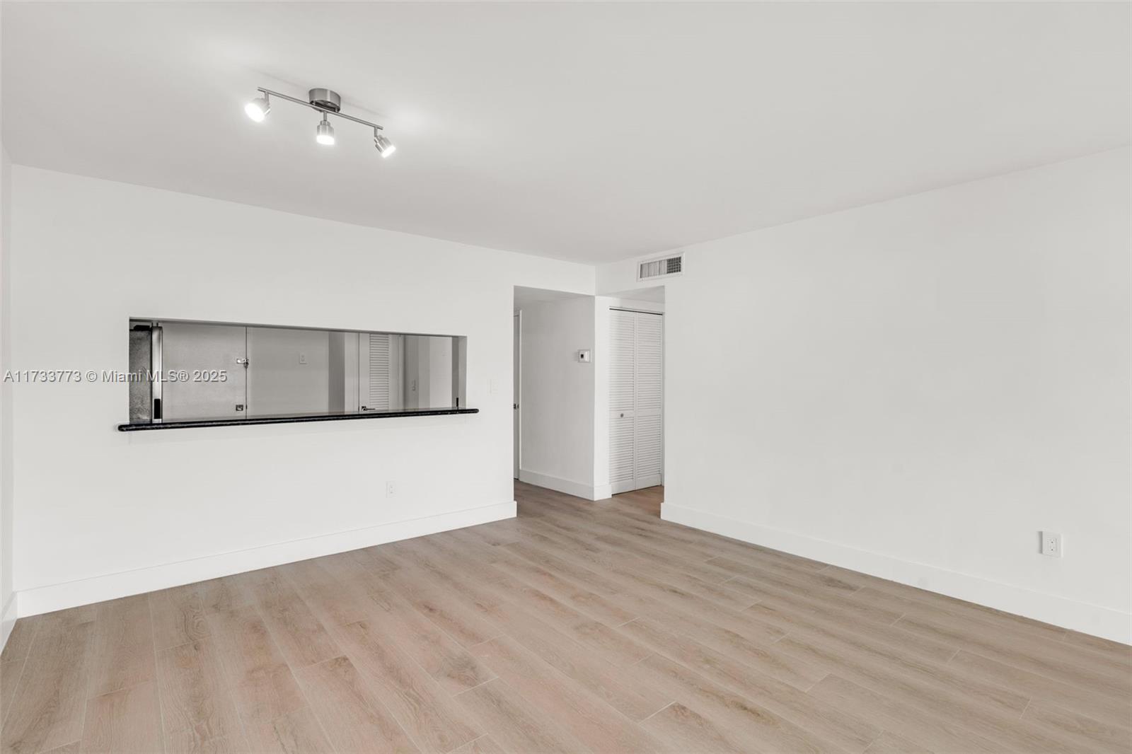 1205 Mariposa Ave # 417