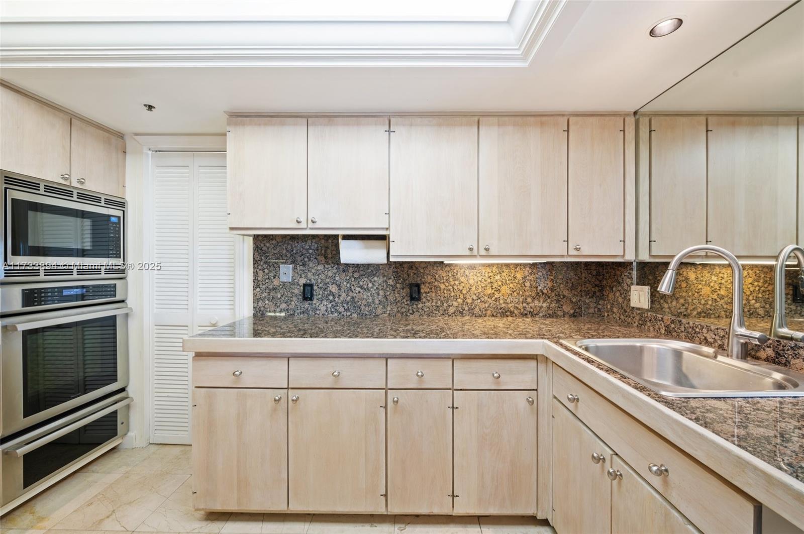 2843 S Bayshore Dr # 5C