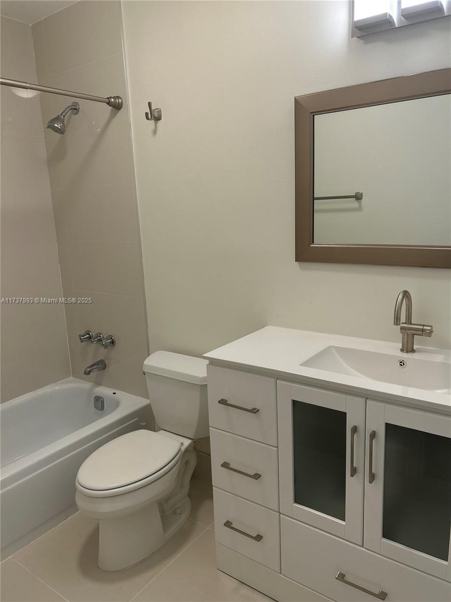 9005 SW 62nd Ter # H Unit: 5-H