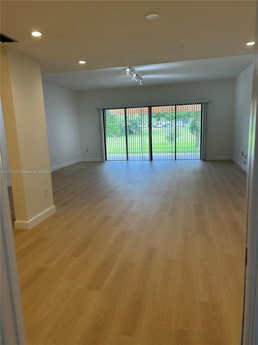 9005 SW 62nd Ter # H Unit: 5-H