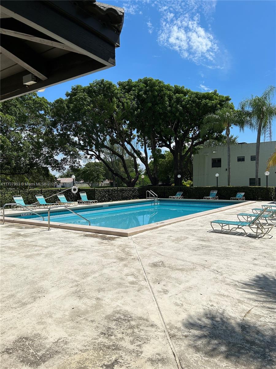 9005 SW 62nd Ter # H Unit: 5-H