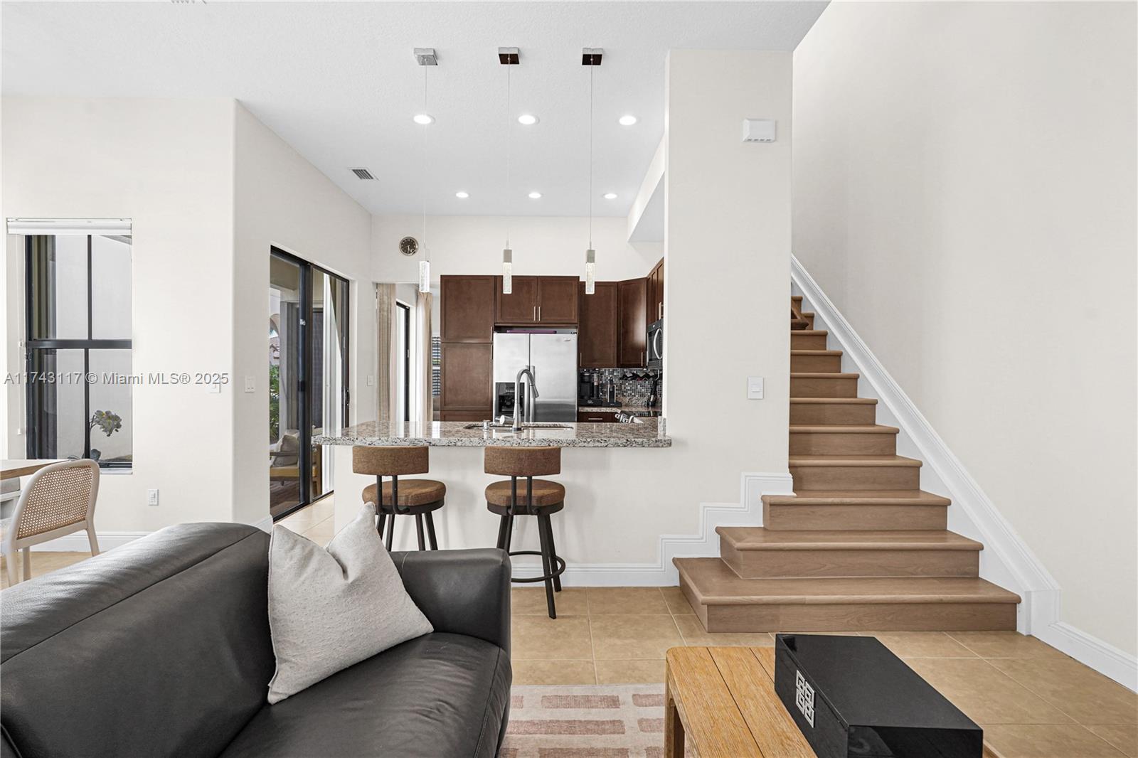 8395 NW 38th St