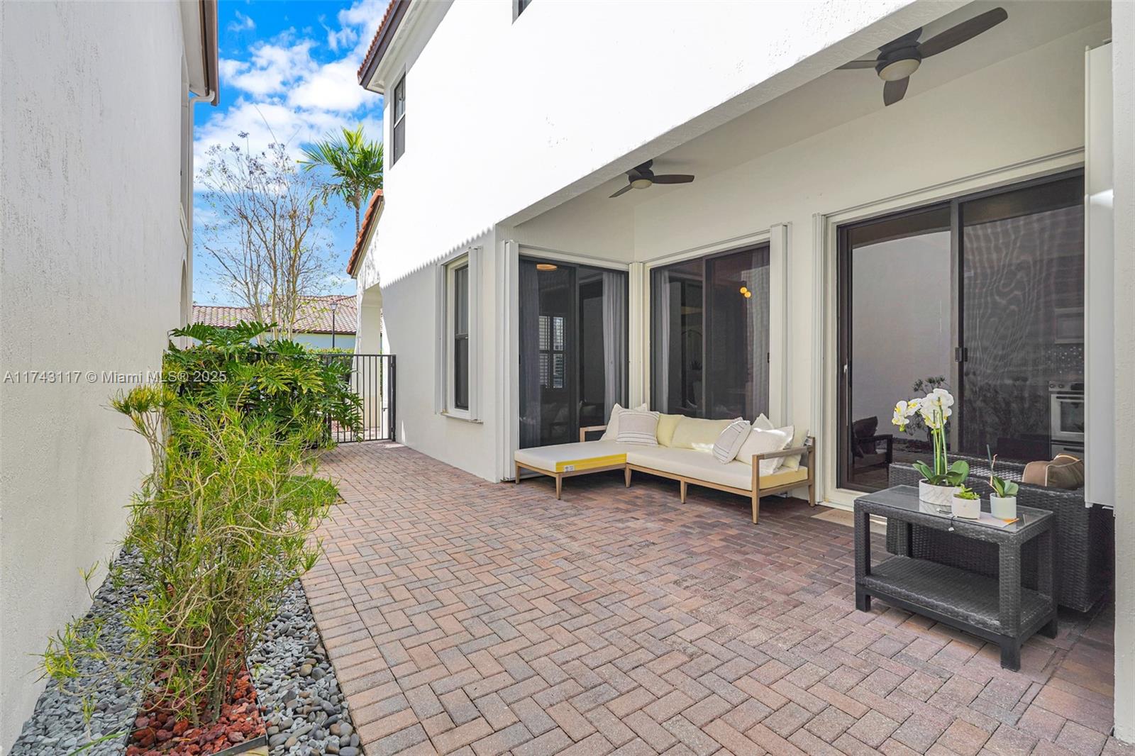 8395 NW 38th St