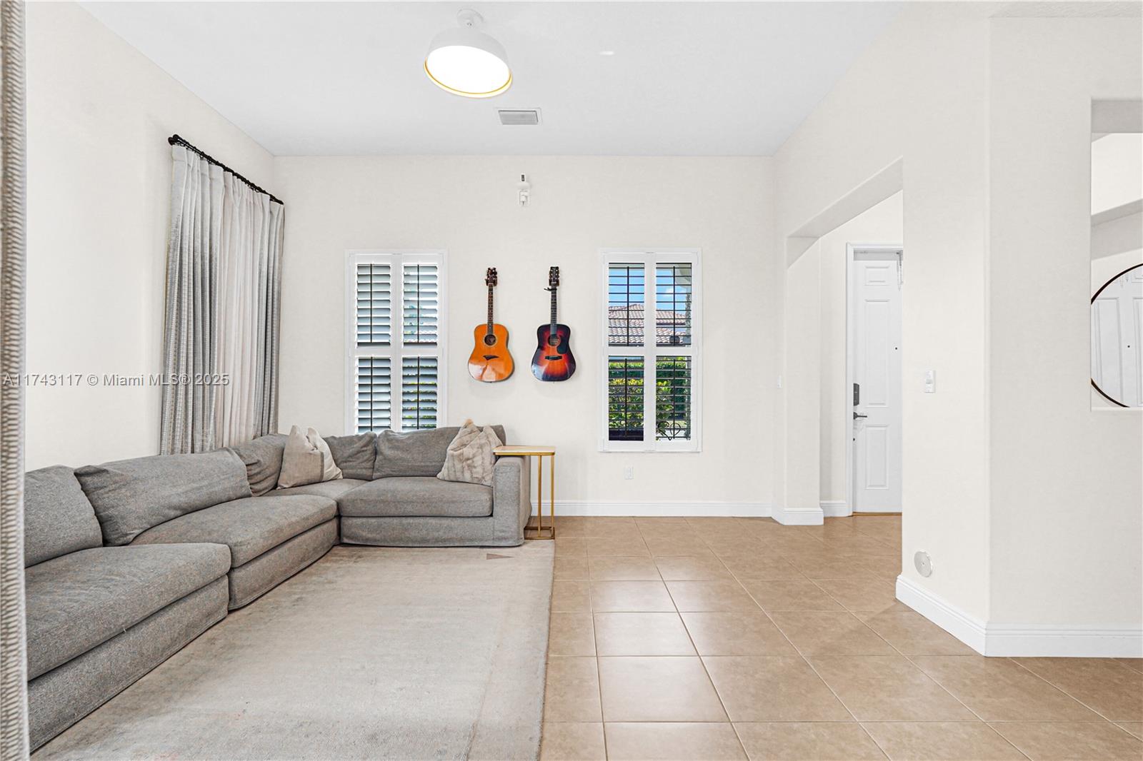 8395 NW 38th St