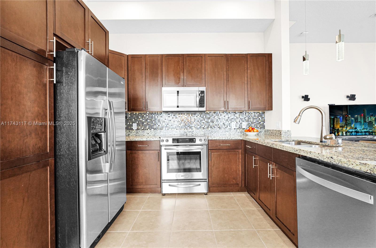 8395 NW 38th St