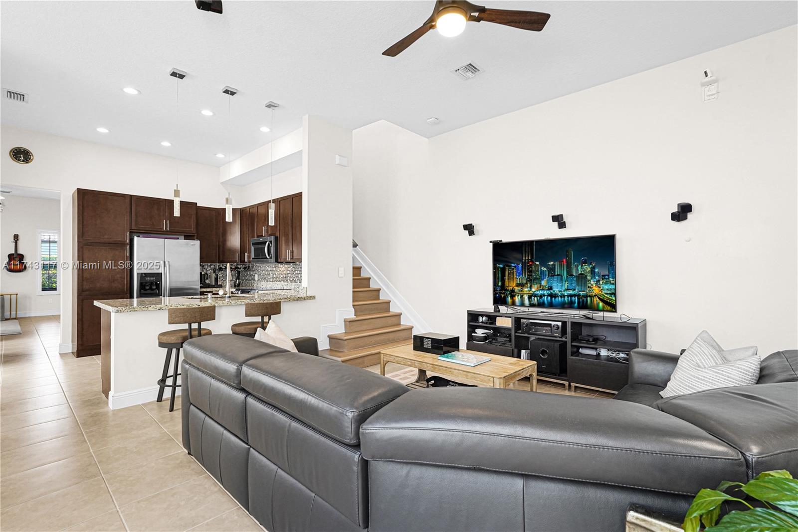 8395 NW 38th St
