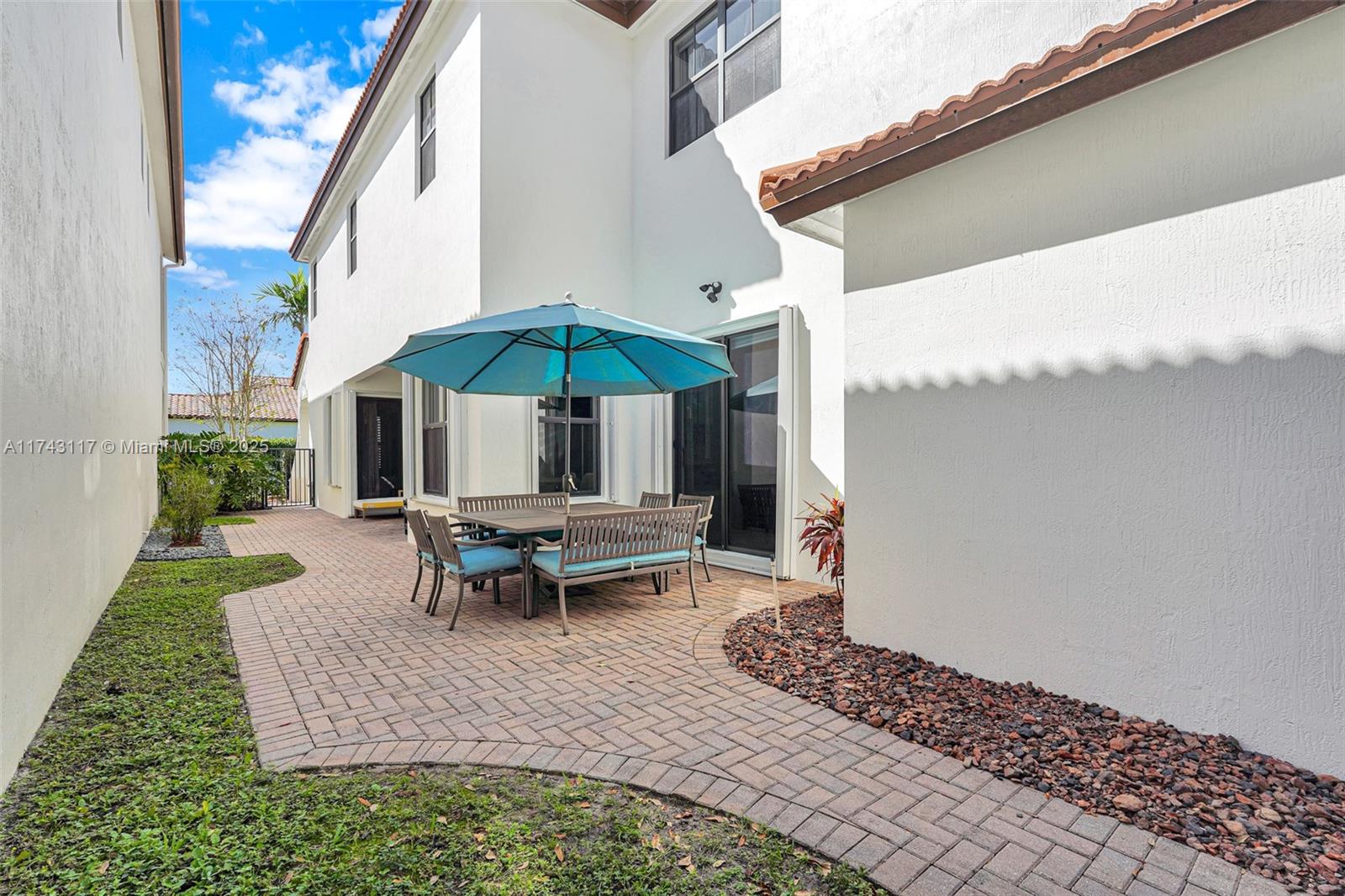 8395 NW 38th St