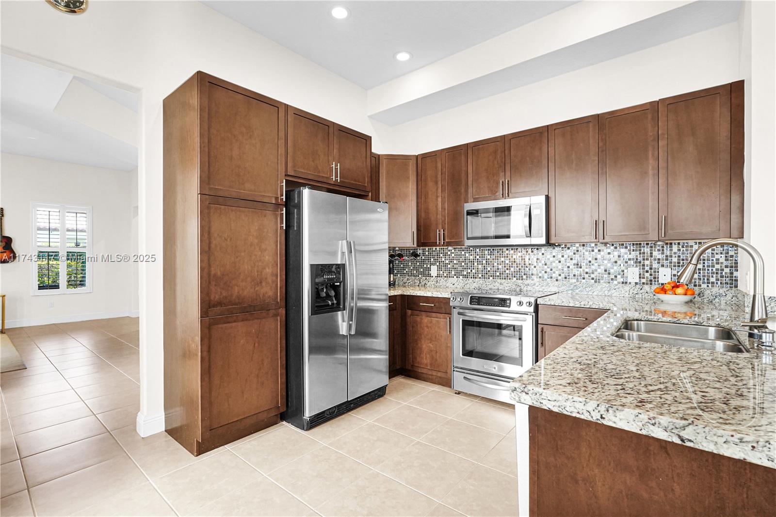 8395 NW 38th St