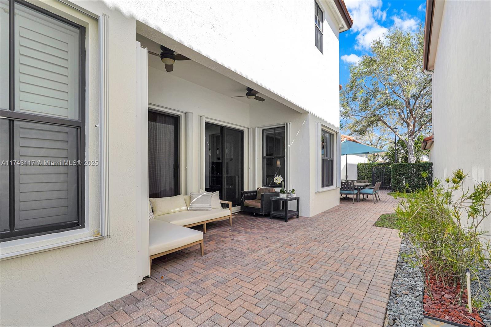 8395 NW 38th St