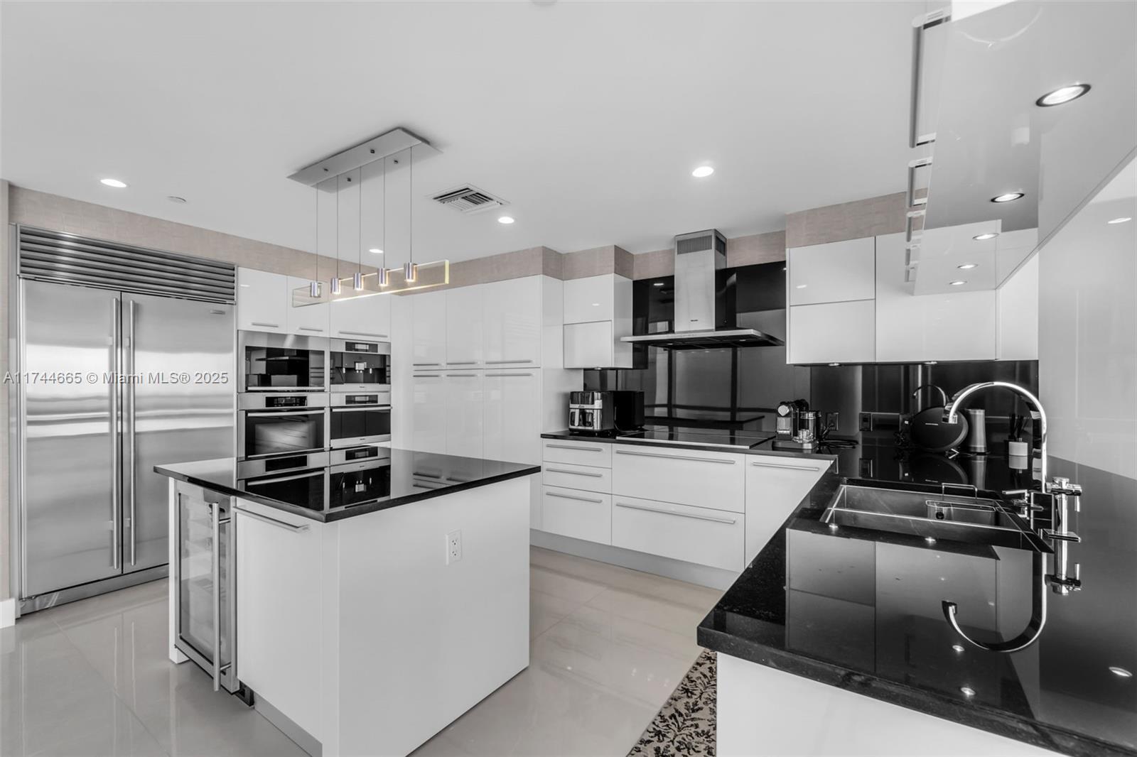 17121 Collins Ave # 3708