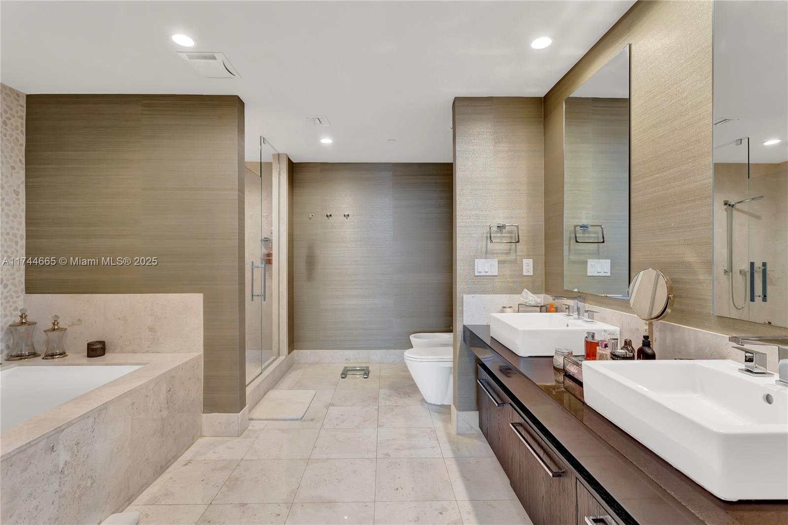 17121 Collins Ave # 3708