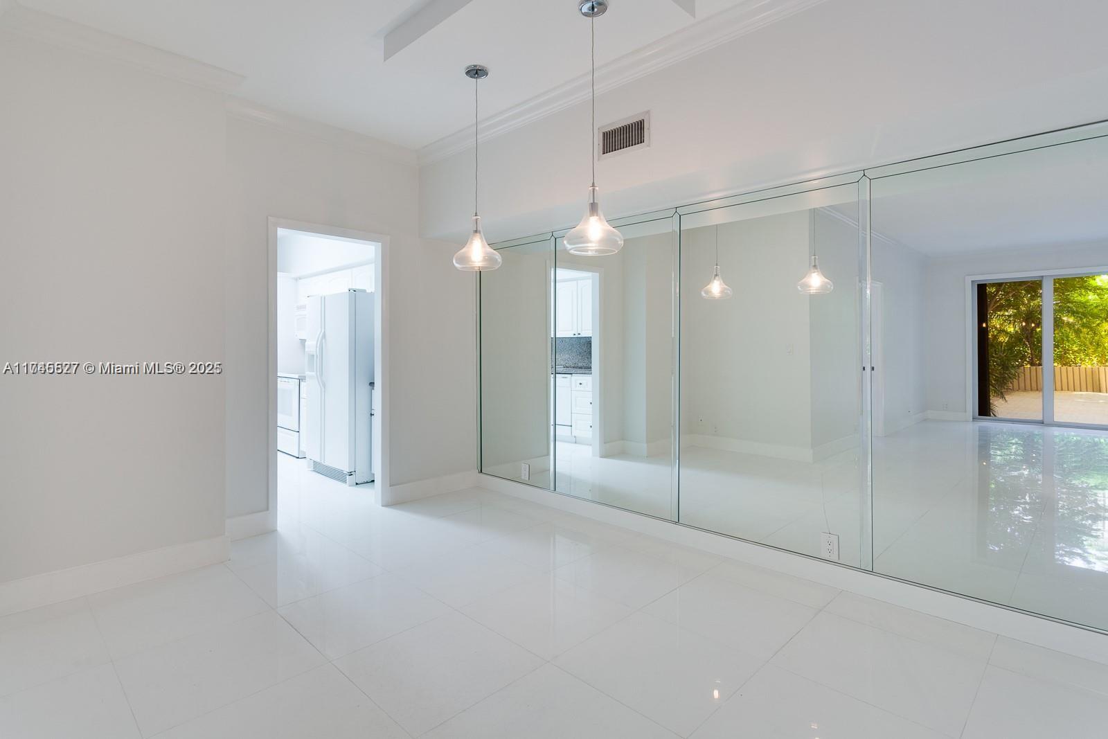 1121 Crandon Blvd # D106