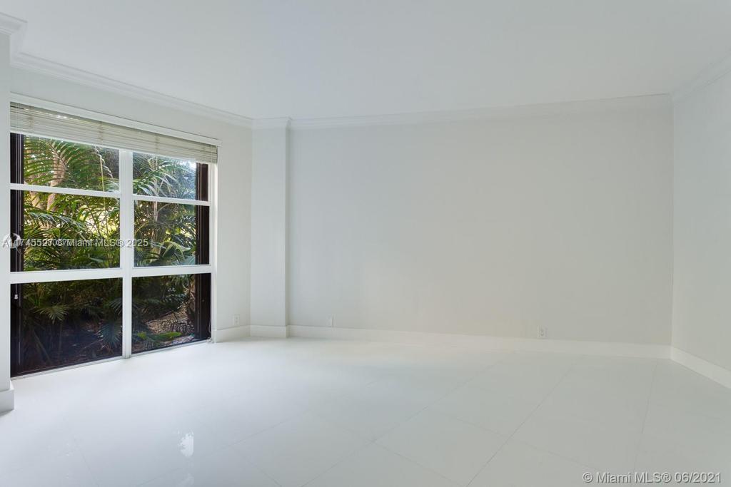 1121 Crandon Blvd # D106