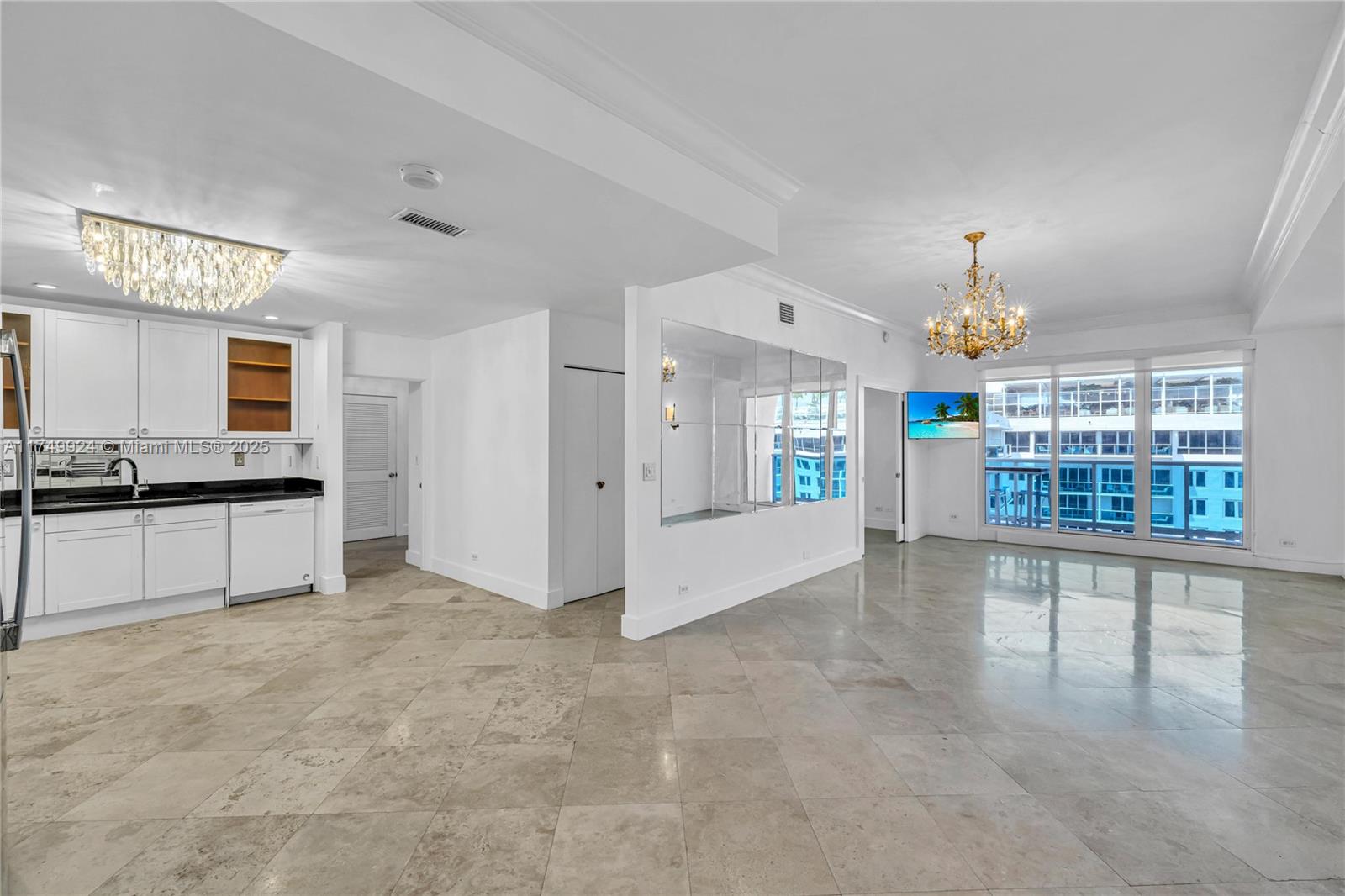 2301 Collins Ave Unit: PH18