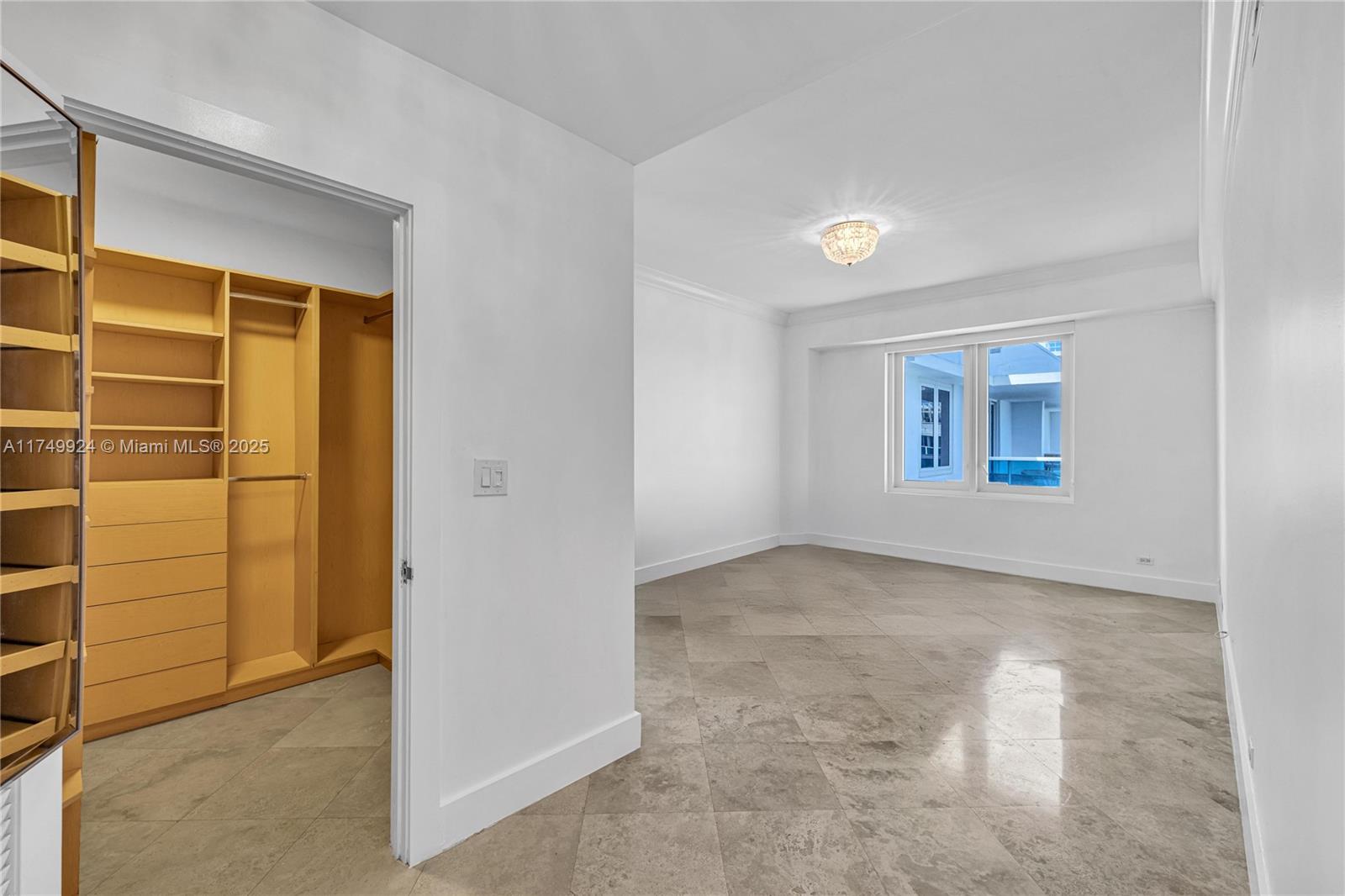 2301 Collins Ave Unit: PH18