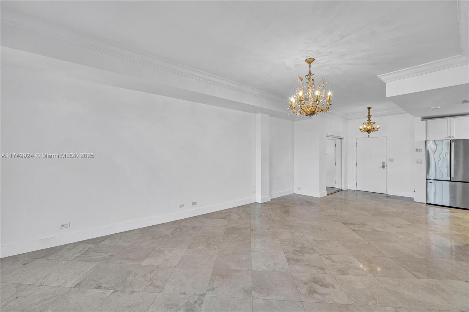 2301 Collins Ave Unit: PH18