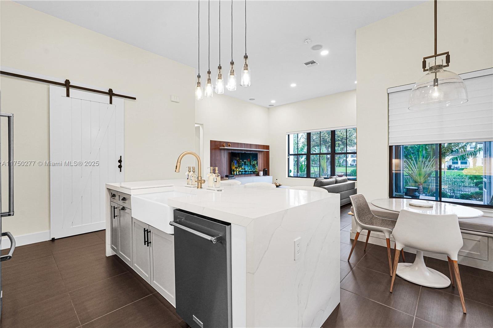 8299 NW 40th St