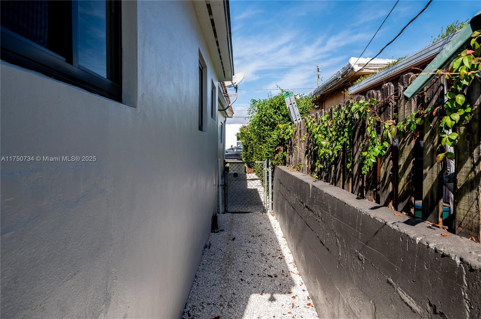 2340 SW 16 St
