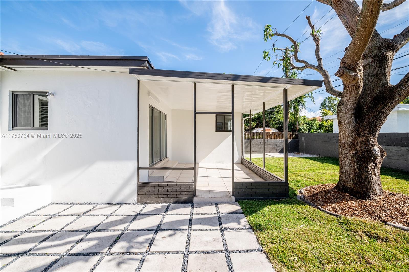 2340 SW 16 St