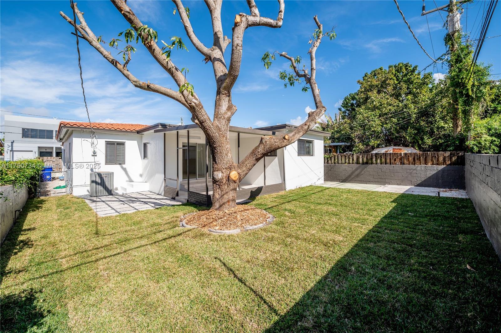 2340 SW 16 St