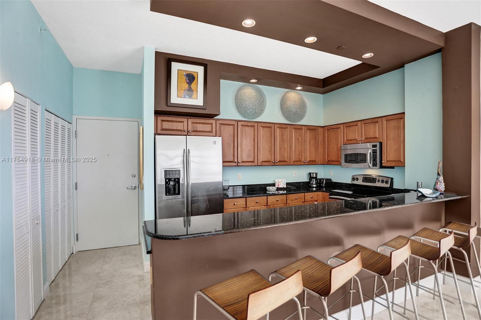 6917 COLLINS AVE # 1 Unit: PH 1