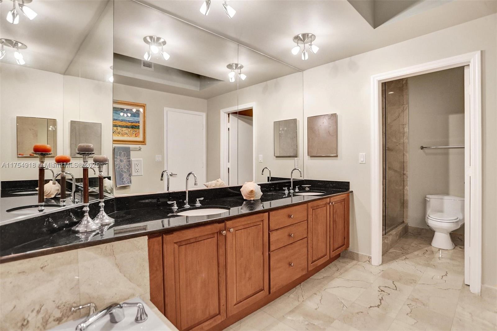 6917 COLLINS AVE # 1 Unit: PH 1