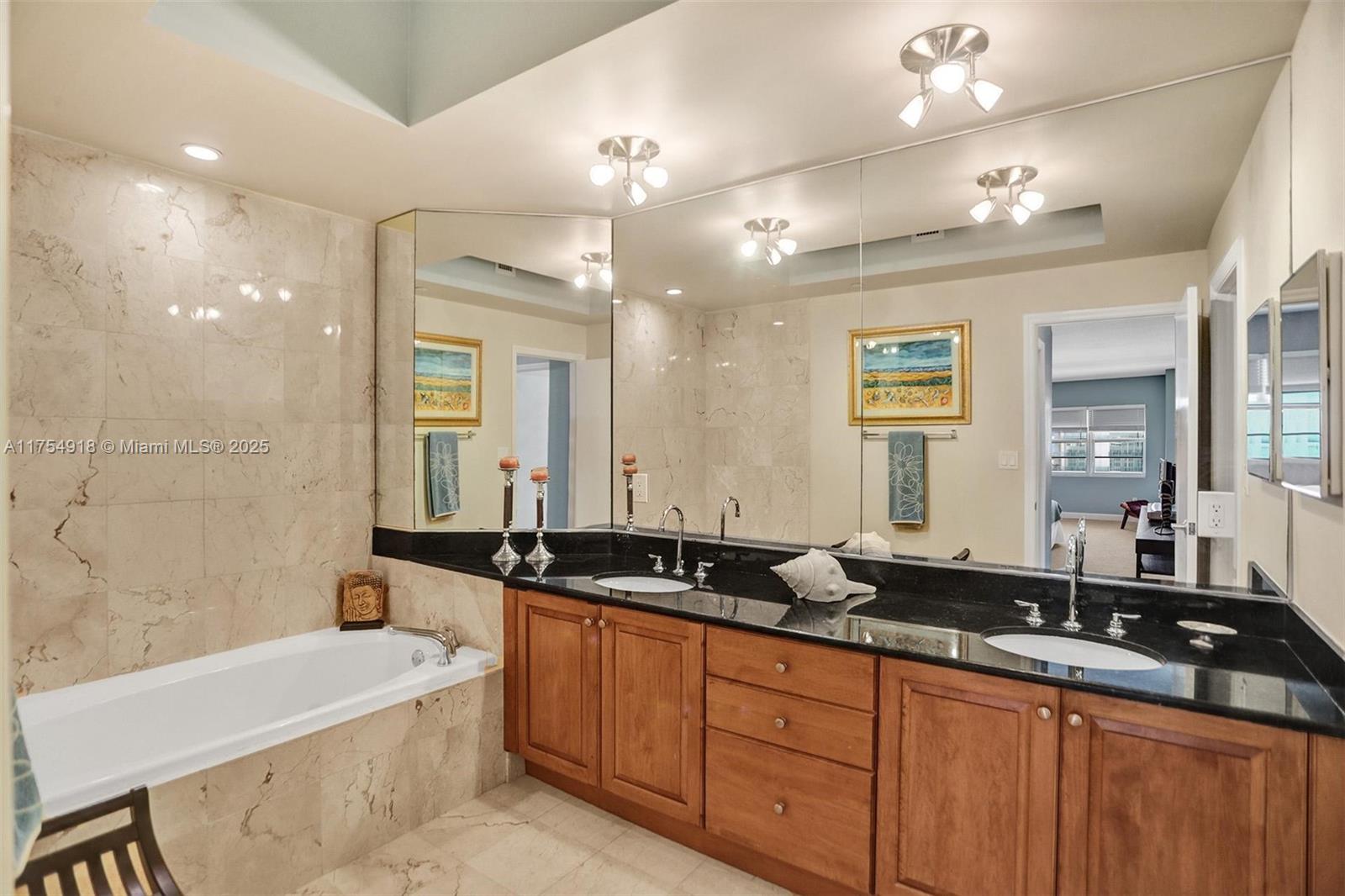 6917 COLLINS AVE # 1 Unit: PH 1