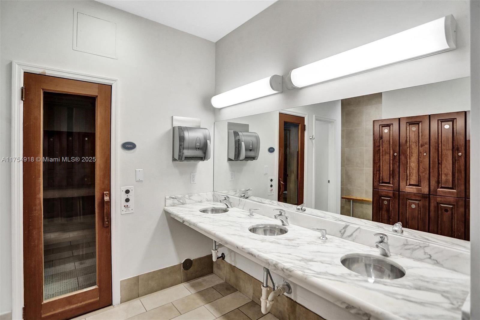 6917 COLLINS AVE # 1 Unit: PH 1