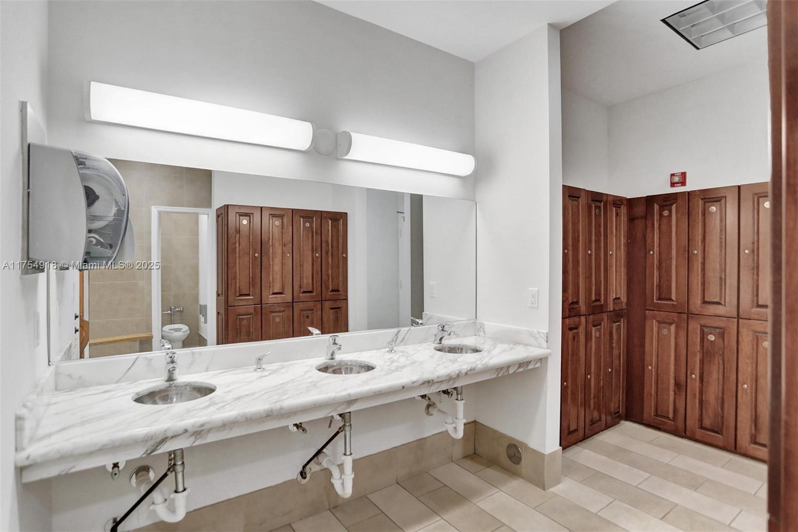 6917 COLLINS AVE # 1 Unit: PH 1