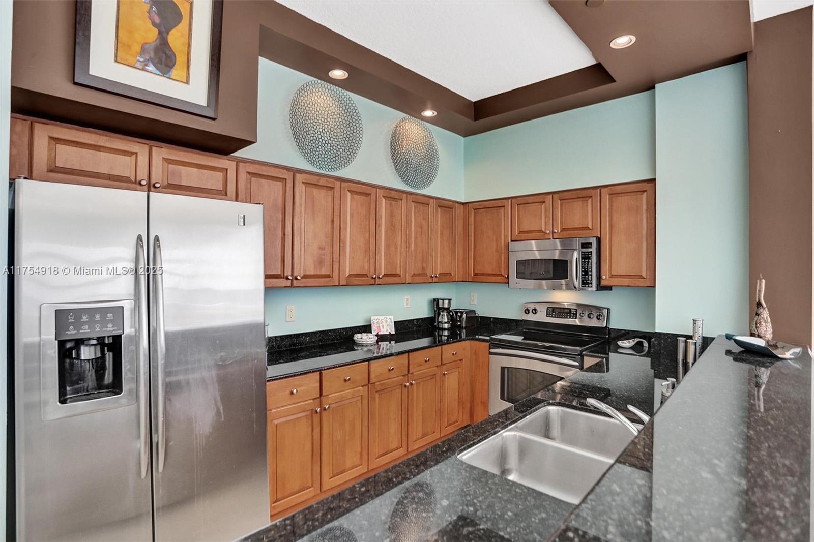 6917 COLLINS AVE # 1 Unit: PH 1