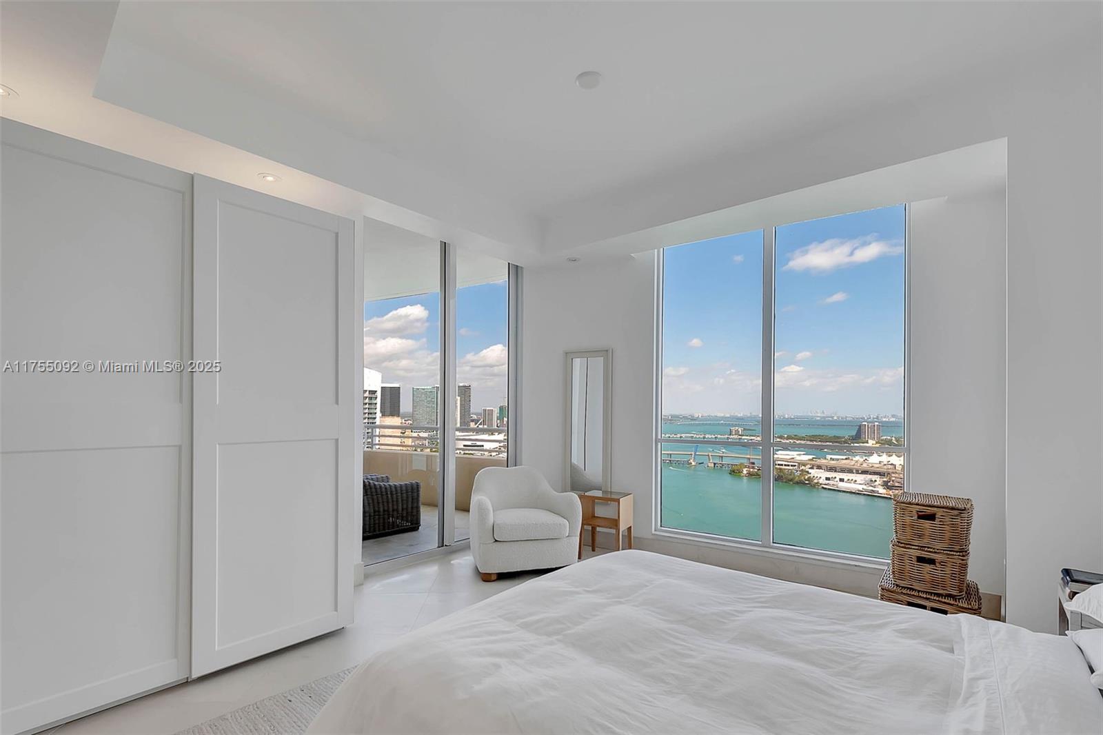 848 Brickell Key Dr # 4002