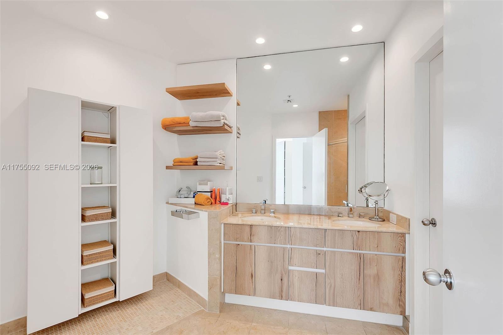 848 Brickell Key Dr # 4002
