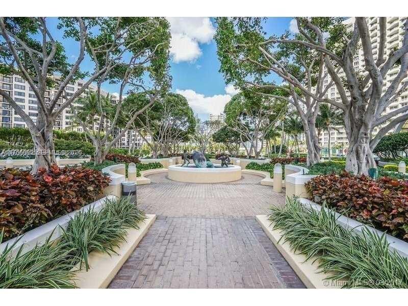 848 Brickell Key Dr # 4002