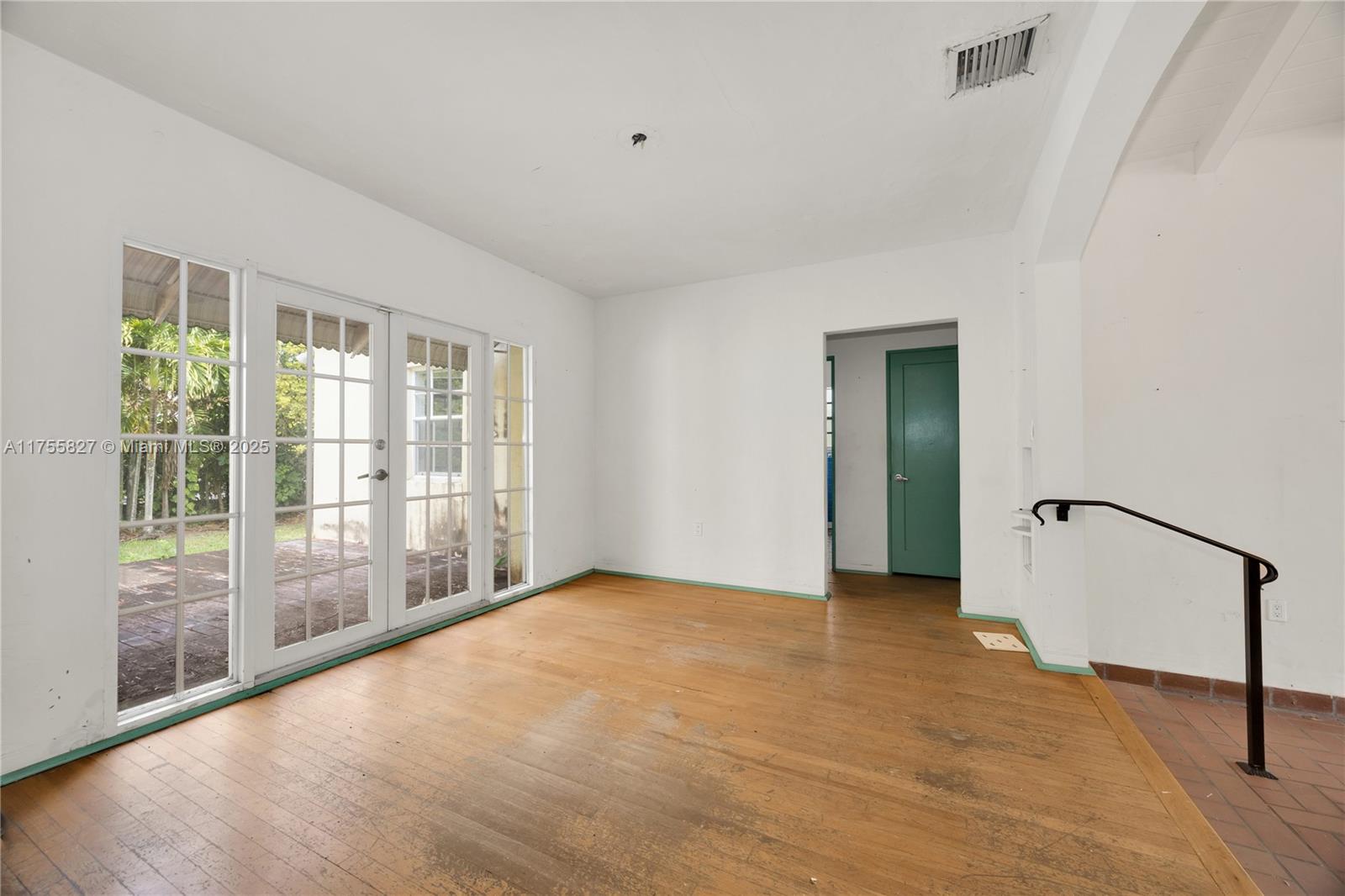 737 Minorca Ave