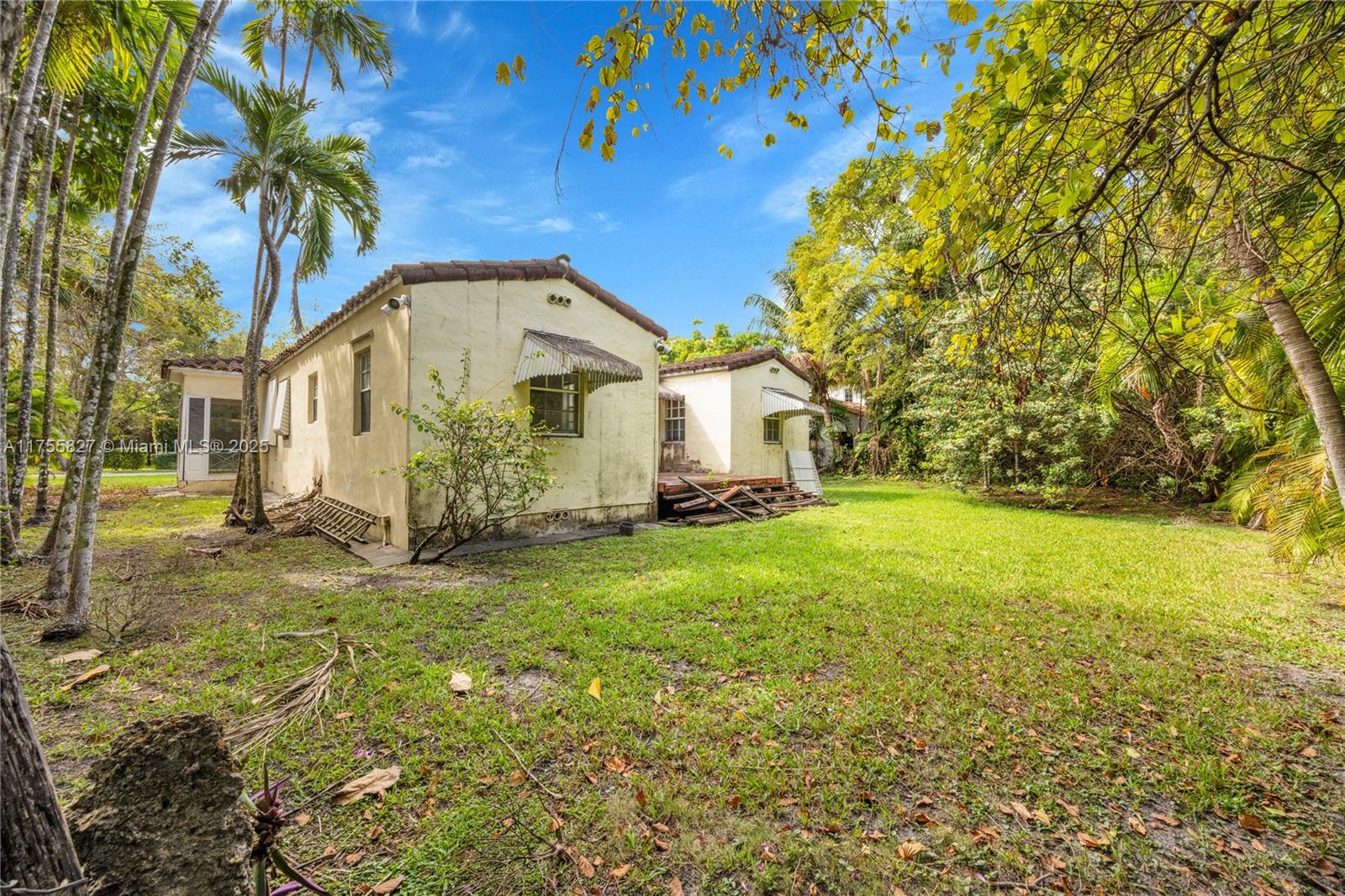 737 Minorca Ave