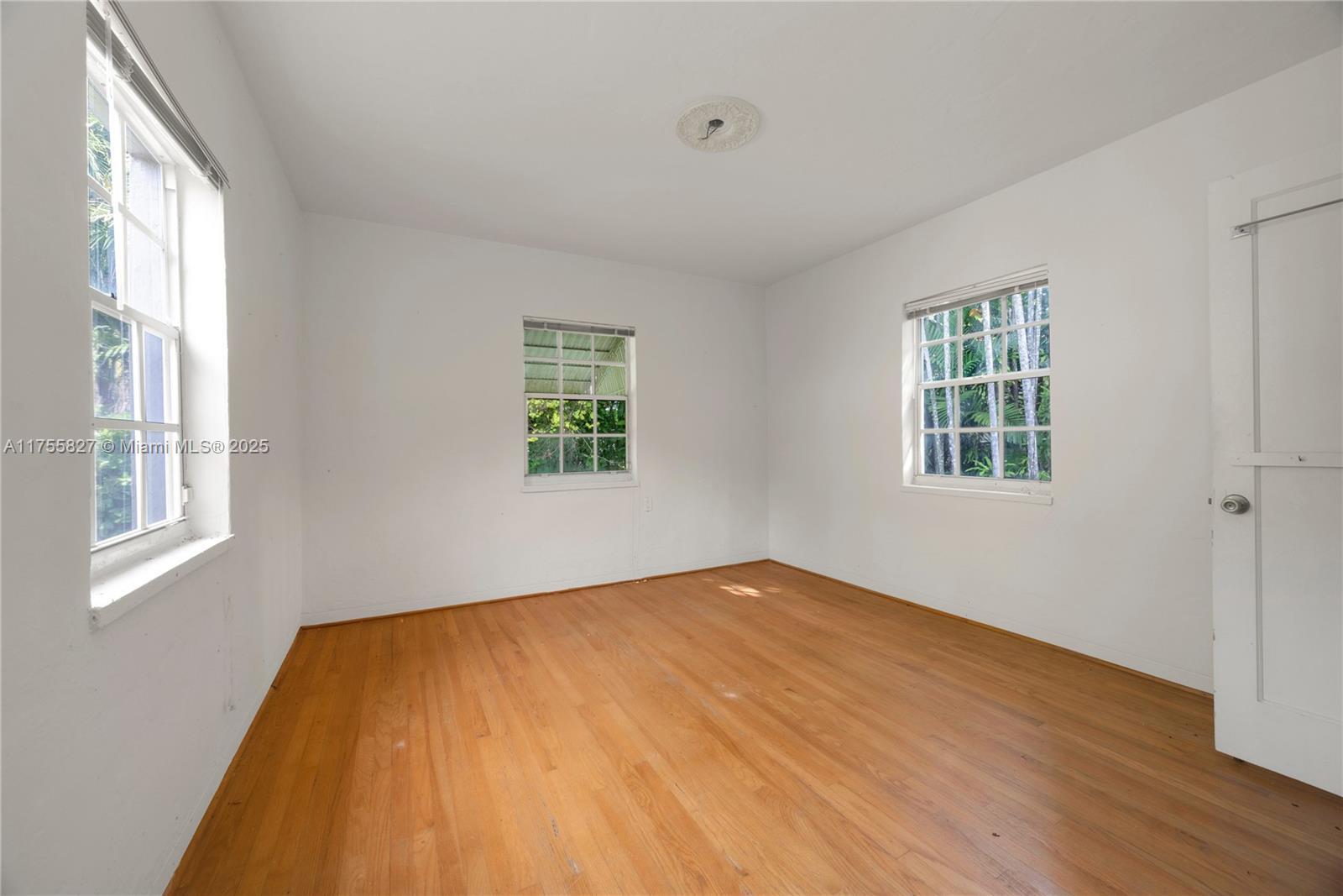 737 Minorca Ave