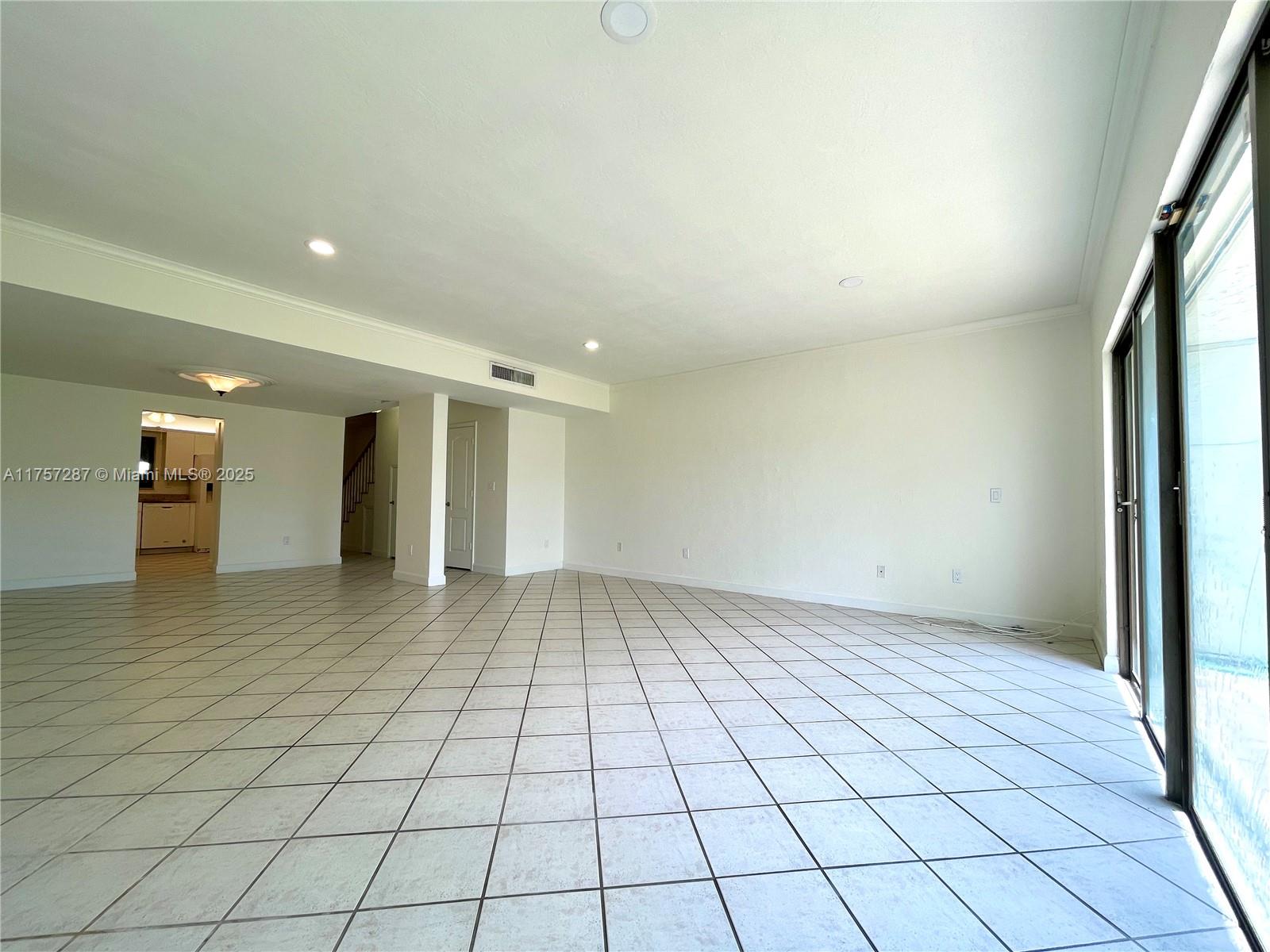 9040 SW 62 TE # 3E