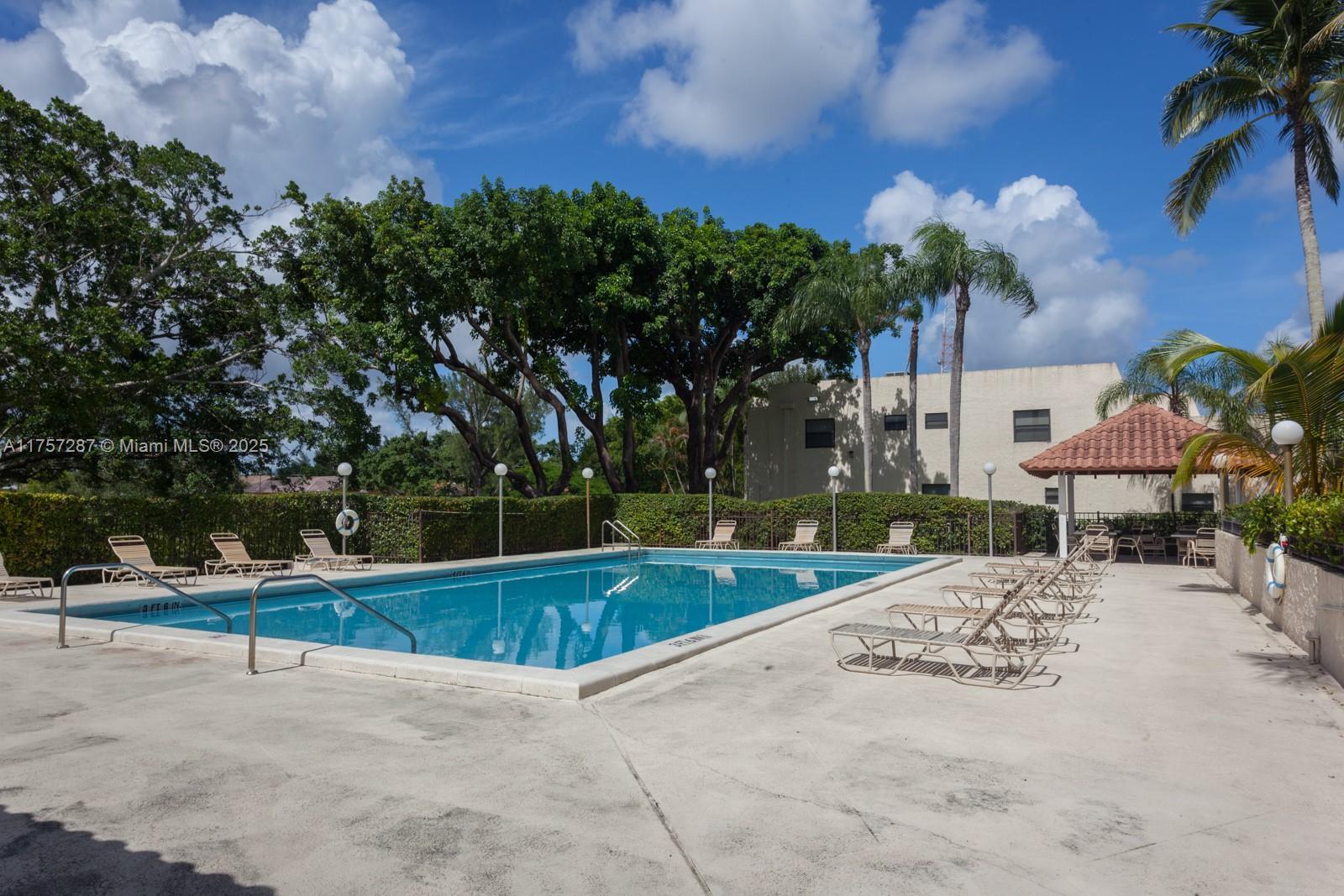 9040 SW 62 TE # 3E
