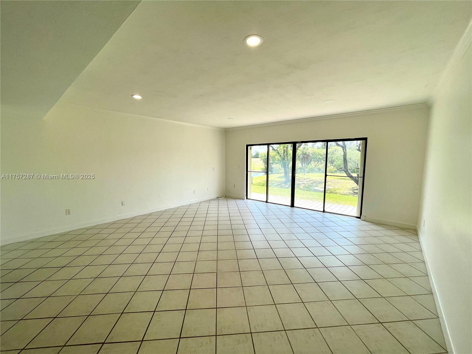 9040 SW 62 TE # 3E