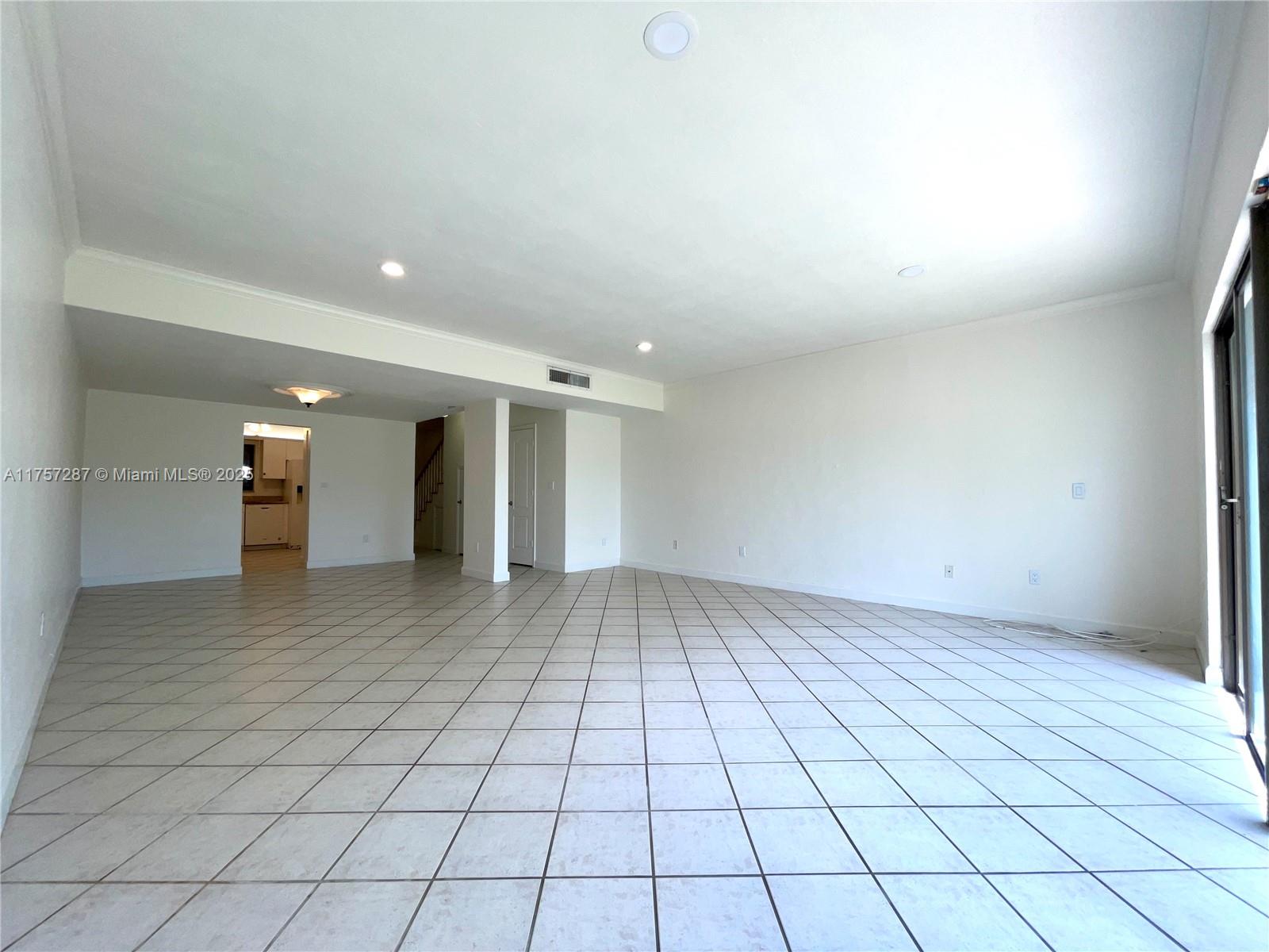 9040 SW 62 TE # 3E